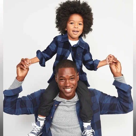 Old Navy Toddler’s Plaid Flannel Pocket Shirt - Picture 3 of 4